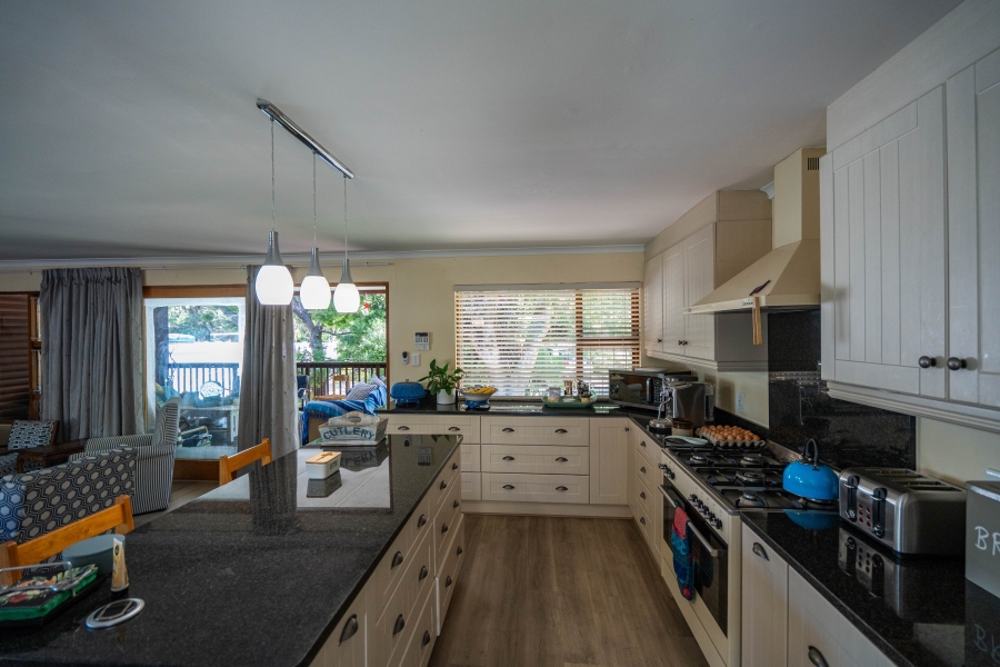 5 Bedroom Property for Sale in Seafield Eastern Cape